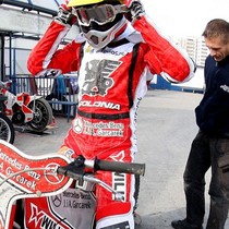 Tomasz Gapiński przygotowuje się do wyścigu XIII