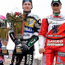 Zwycięzcy na podium, od lewej: Maciej Janowski (II miejsce), Darcy Ward (I miejsce) i Robert Kościecha (III miejsce)