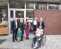 Sąd za „Czerwone Kartki”, matka Jelena Bojda oskarżona przez Sanepid za wieszanie ich na budynku Sanepidu i zapalenie zniczy dla ofiar szczepień (28.10.2019)