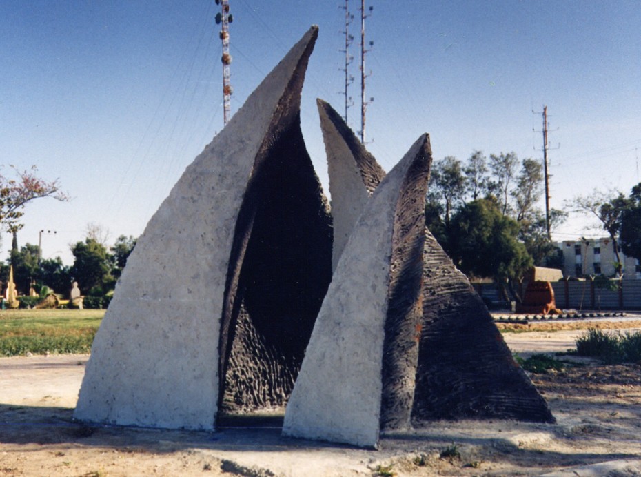 "Gniazdo", Beer Sheva, rzeźba plenerowa: adobe, beton, konstrukcja stalowa, foto: M. Kupczak-Zajadacz