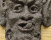 maszkaron, model w glinie