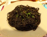 Spaghetti al nero di seppia, czyli czarne spaghetti barwione atramentem z kałamarnicy