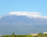 Taki mieliśmy widok z dachu kwatery - w oddali Etna