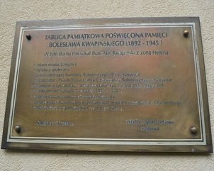 tablica odsłonięta 11. XI. 2006 roku na ścianie Urzędu Miejskiego   w Sulejowie