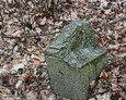 Kamienna podstawa pod krzyż