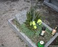 Dziecięcy nagrobek na cmentarzu przykościelnym w Domaradzu