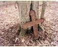 Żeliwny krzyż na cmentarzu w Dziechlinie