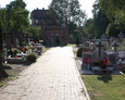 Aleja prowadząca do kaplicy grobowej Bach-Żelewskich