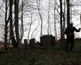 Sporządzanie dokumentacji fotograficznej na cmentarzu ewangelickim w Mierzynie