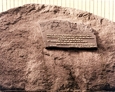 Kamień wraz z inskrypcją pamiątkową, znajdujący się przy ul. Krzywoustego w Lęborku