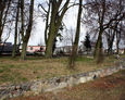 Ogólny widok na teren dawnego ewangelickiego cmentarza w Łebie przy dzisiejszej ul. Parkowej