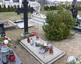 Jedna ze starych mogił na cmentarzu przykościelnym w Przodkowie