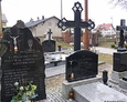 Nagrobki duchownych pochowanych na terenie cmentarza przykościelnego w Przodkowie