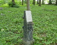 Obelisk w kształcie pnia drzewa