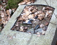 Kamienna tablica nagrobna bez płyty inskrypcyjnej