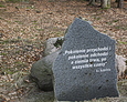 Kamień z inskrypcją pochodzącą ze Starego Testamentu