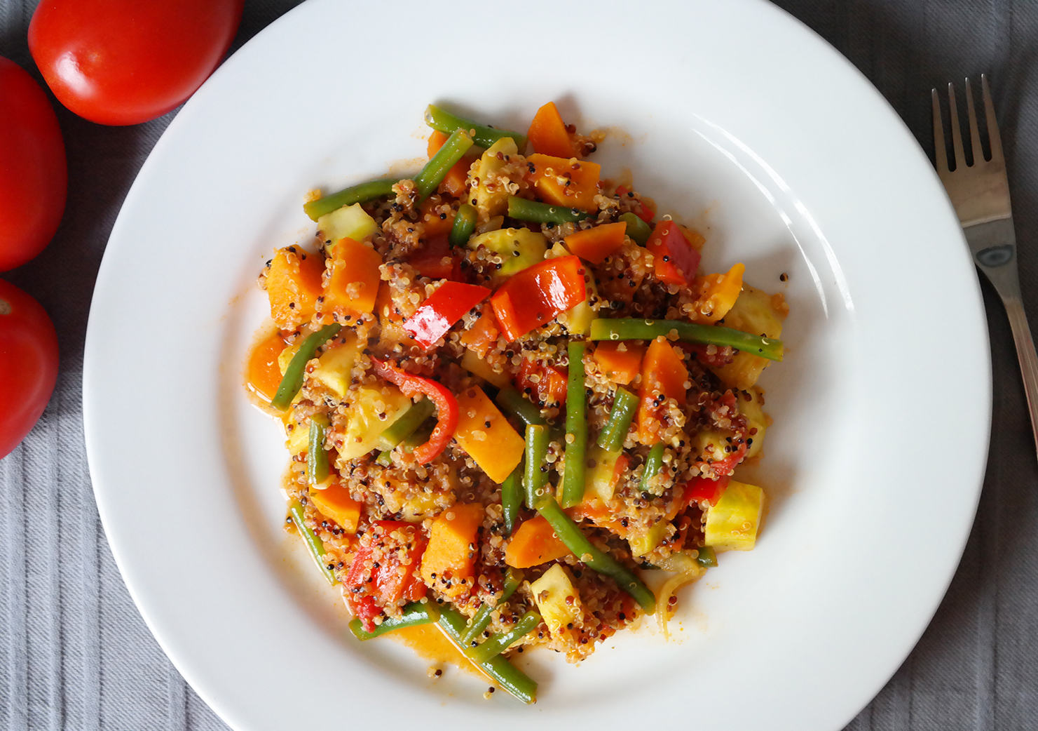 QUINOA WITH VEGETABLES IN TOMATO SAUCE