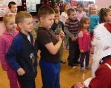 Mikołaj odwiedził dzieci w remizie