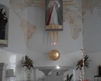 Ołtarz w kościele w Świnicach Warckich