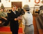 kmdr Zygmunt Białogłowski (Szef Sztabu 8.FOW) odbiera Odznakę Zasłużonego dla Świnoujskiego Środowiska Harcerskiego - Fot. Marcin Królikowski