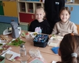 Dzieci biorą udział w akcji Śniadanie Daje Moc