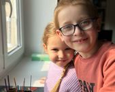 W naszej sali już zawitała Wiosna . Dzieci dowiedziały się jakie prace wykonuje się na polu i w ogrodzie oraz zasadziły owies i inne nasiona.  Teraz czekamy z niecierpliwością na efekt naszej pracy. 