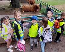 Dzieci z Oddziału Przedszkolnego wybrały się na wycieczkę do ZOO. 