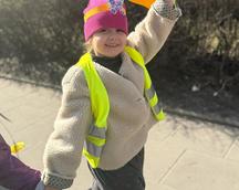 Oddział Przedszkolny brał udział w kolorowym i radosnym korowodzie z okazji pierwszego dnia Wiosny.