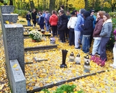 Uczniowie SP80 na cmentarzu - Szkoła pamięta...