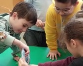 Dzieci poznają historię dinozaurów