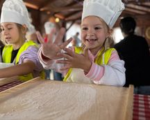 Dzieci z Oddziału Przedszkolnego wzięły udział w warsztatach edukacyjnych „Od ziarenka do bochenka”