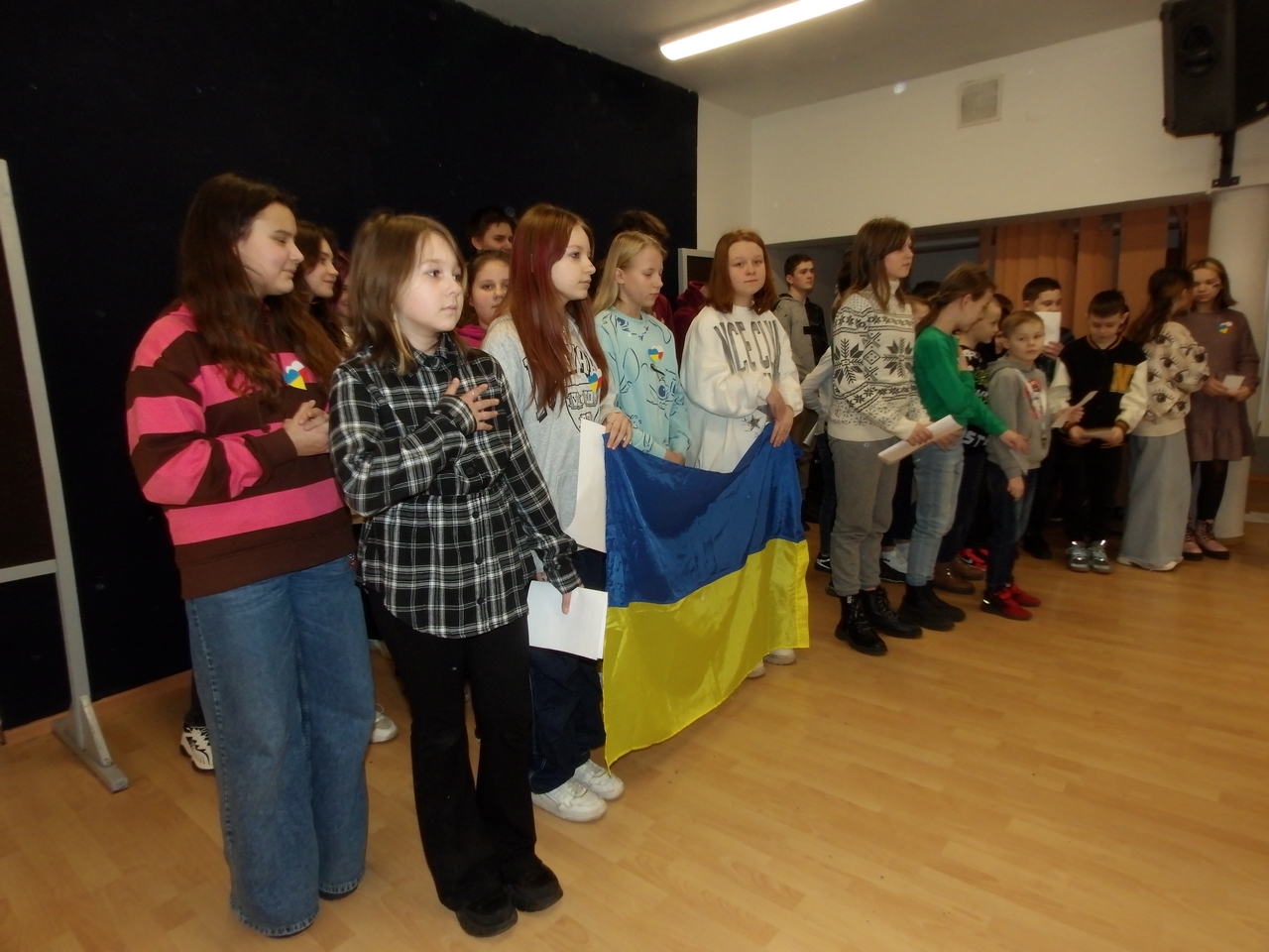 Dziecięcy apel o pokój po polsku i ukraińsku zabrzmiał w SP80 w rocznicę wybuchu wojny w Ukrainie!