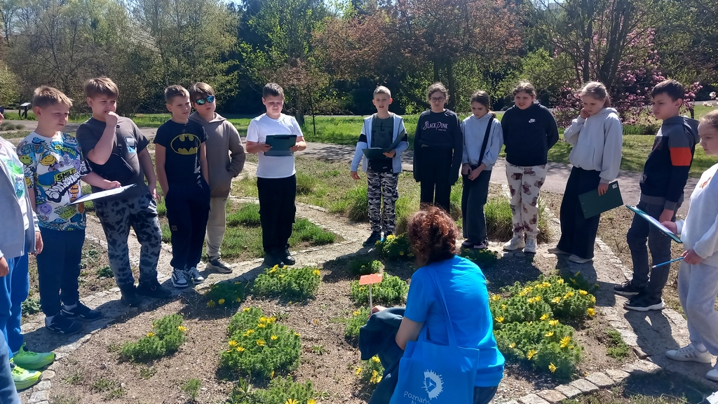 Klasa 4b na Festiwalu Nauki i Sztuki w Ogrodzie Botanicznym