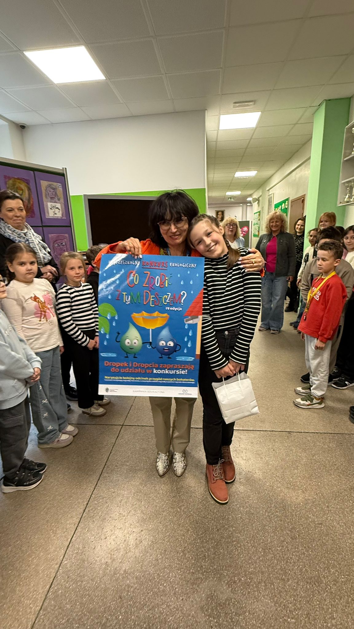 Z przyjemnością informuję, że Janina Borovcova z klasy 3a zajęła 3 miejsce w Międzyszkolnym Konkursie Ekologicznym Co zrobić z tym deszczem.