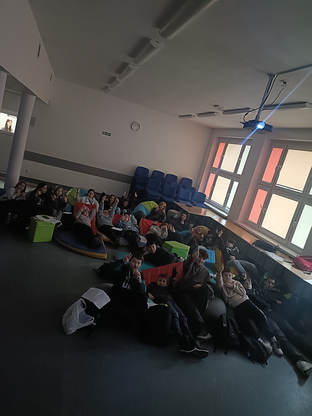 Relacja z pierwszego szkolnego seansu filmowego w języku angielskim – 02.12.2025 r.
