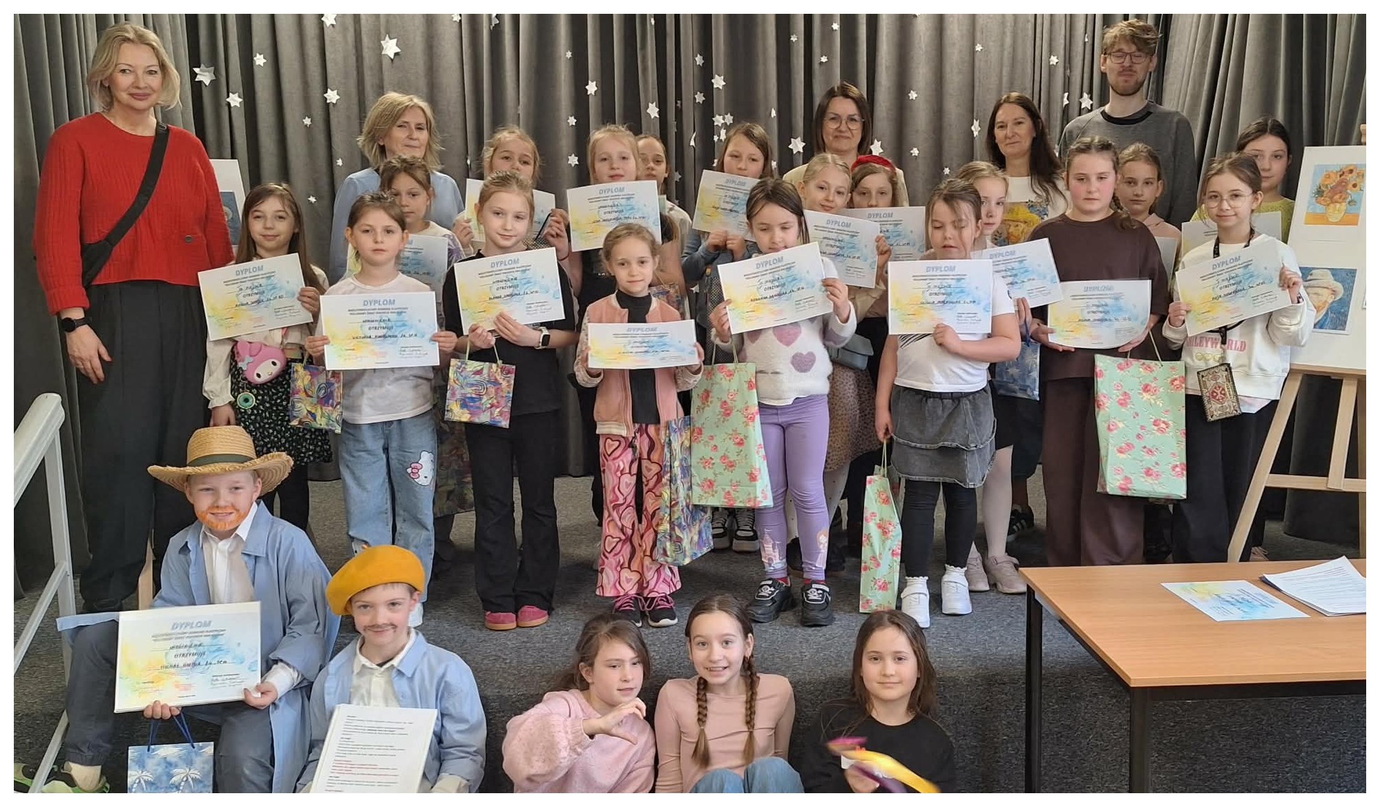 Uroczyste wręczenie dyplom&oacute;w w SP 10