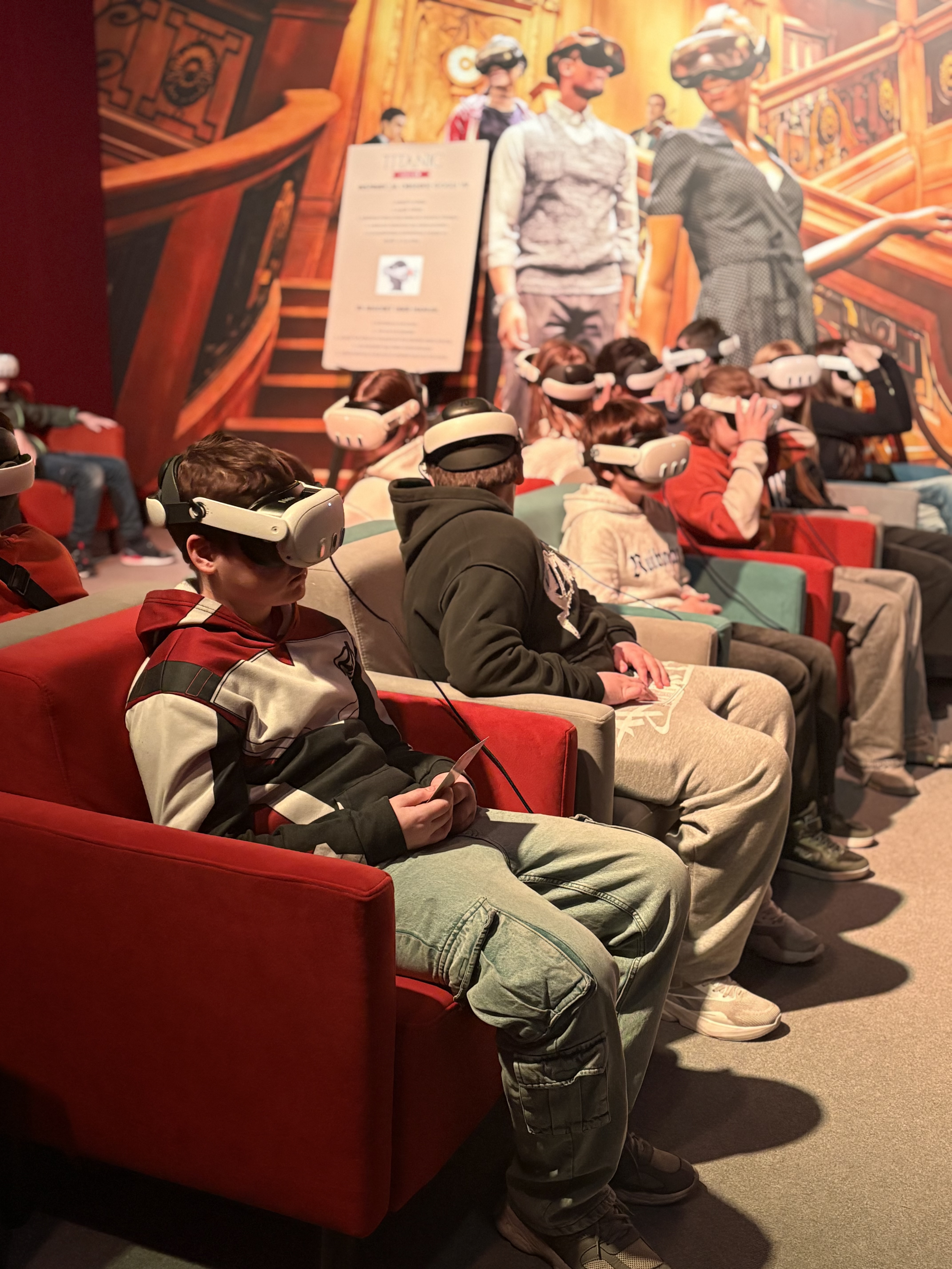 uczniowie klas 4&ndash;6o oraz 7o wzięli udział w wyjątkowym wyjściu edukacyjnym na wystawę &bdquo;Titanic: The Artifact Exhibition&rdquo;