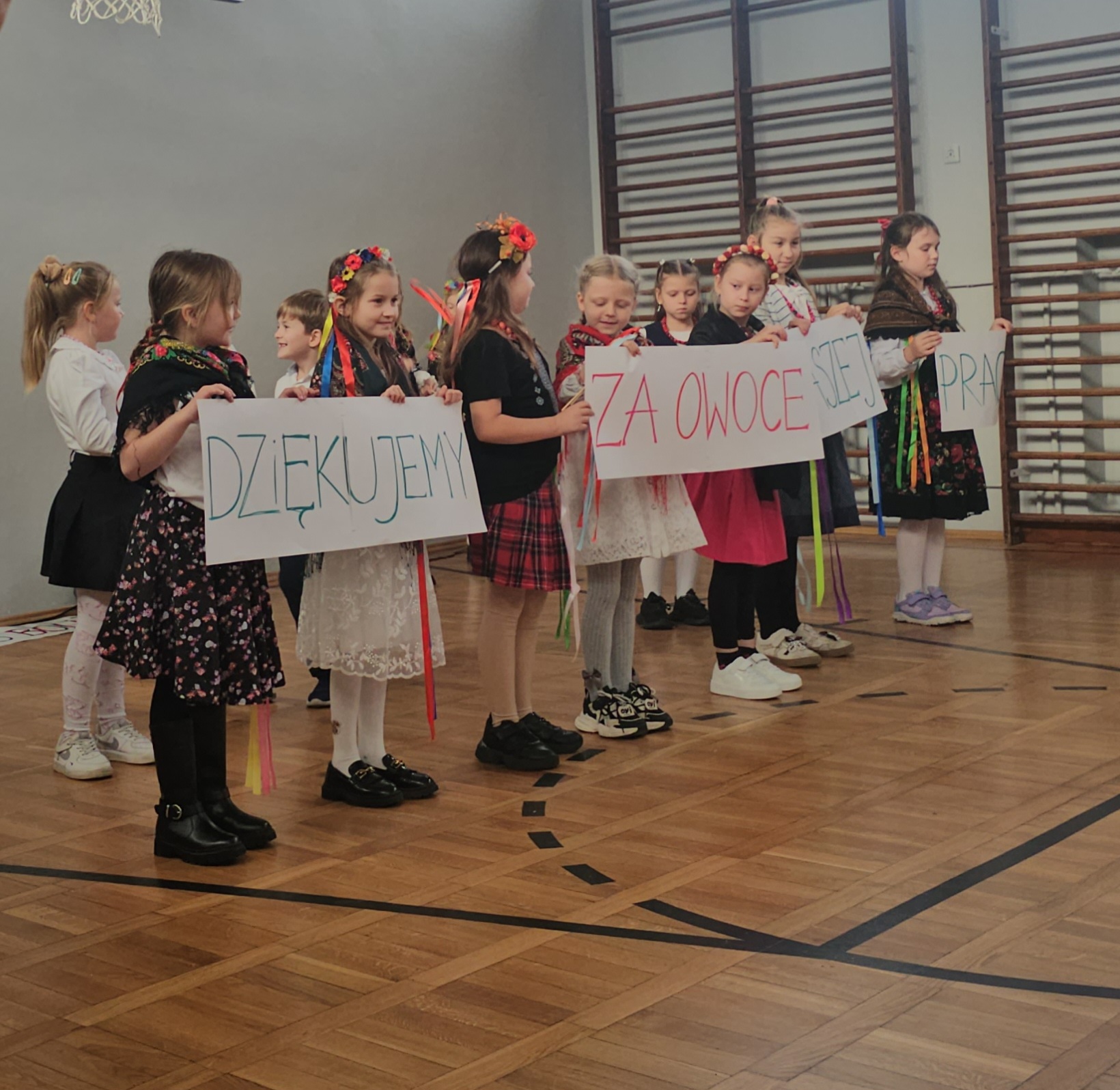 Przedstawienie drugoklasist&oacute;w z okazji Dnia Edukacji Narodowej