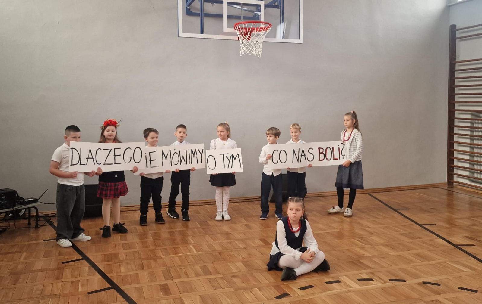 Przedstawienie drugoklasist&oacute;w z okazji Dnia Edukacji Narodowej