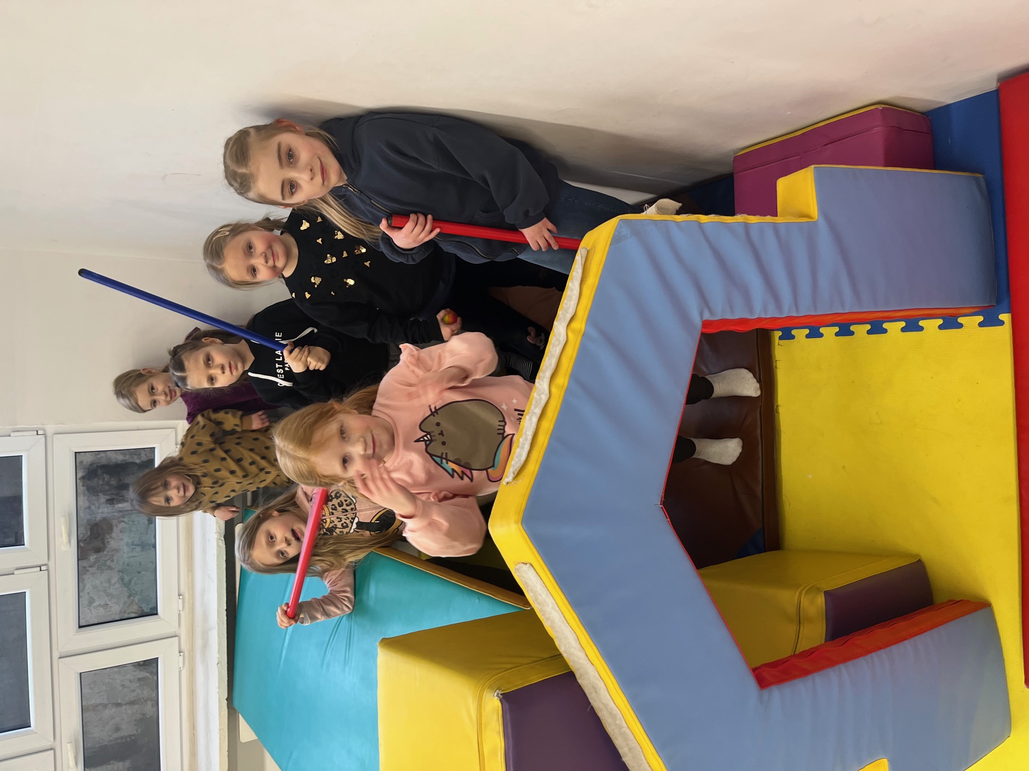 Zimowe zajęcia ruchowe z Kubusiem Puchatkiem w Świetlicy