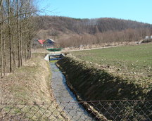 rzeka Kalinianka,na wprost "Góra Pawłowa", po prawej stronie znajdowały sie kiedyś zabudowania dworskie
