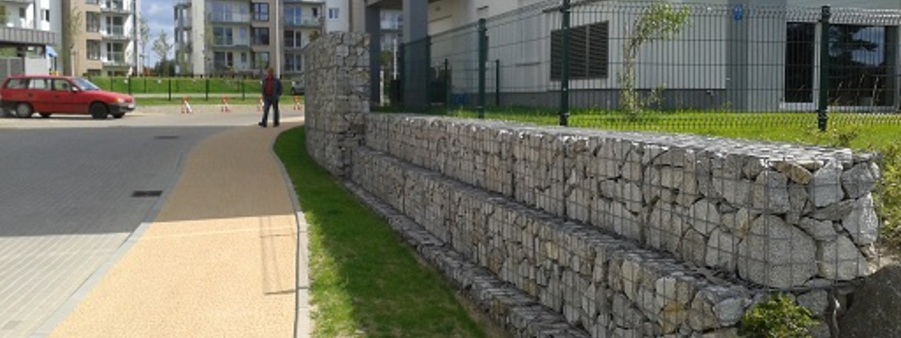 mur oporowy z gabionów kaskada