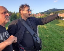 Leszek objaśnia co tu się działo jak była powódź 