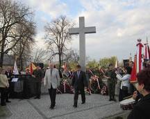 Poświęcenie pomnika - Ćmielów 22.04.2012