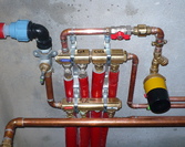 Rozdzielacz ciepłej i zimnej wody użytkowej 