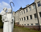 Figura św. Józefa przy furcie seminaryjnej.
